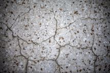 Флоки и разрушенное основание пола